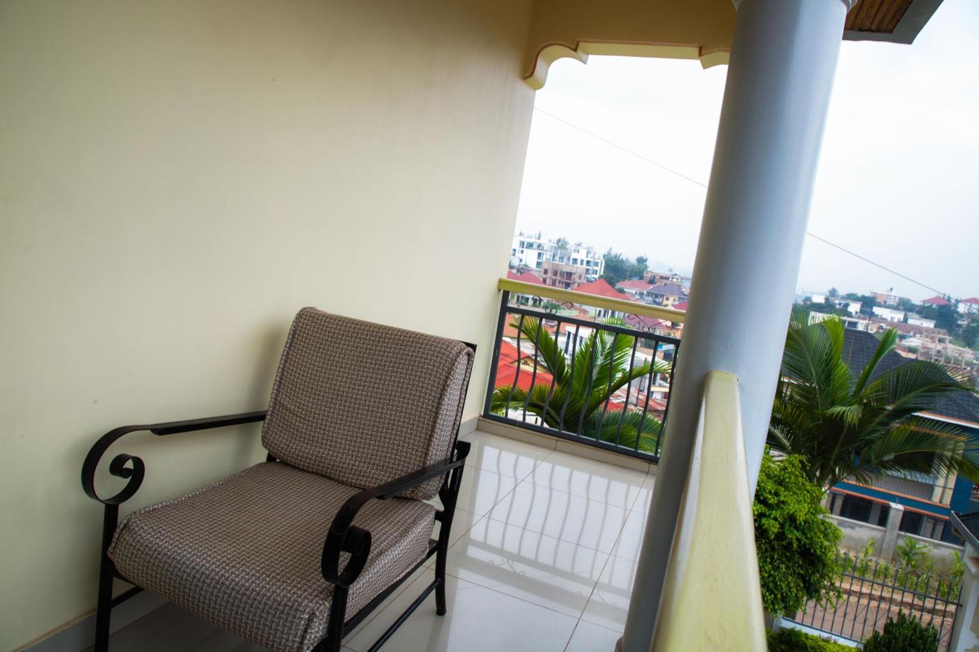 The Vibrant Lodge Gacuriro Kigali Exterior foto